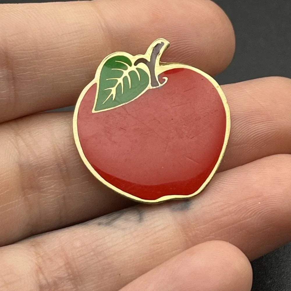 Big Red Apple‎ Lapel Hat Pin